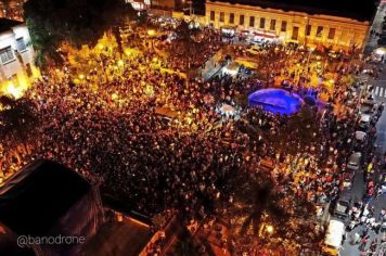 Agudos comemora 124 anos com bolo e muita festa