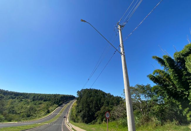 Prefeitura de Agudos inicia instalação da iluminação da avenida José Octaviani Filho