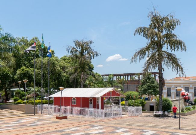 Agudos inaugura Casinha do Papai Noel nesta sexta-feira, dia 07 de dezembro e abre programação de 16 dias de eventos com Parada Natalina na Rua 13 de Maio, a partir das 20h30