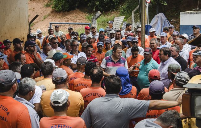 Prefeito de Agudos começa Governo em reunião com funcionários da Garagem